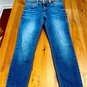 Sneak Peek size 7 mid rise jean’s great condition!